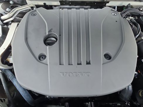 Certified 2025 Volvo V60 B5 Cross Country Plus image 33