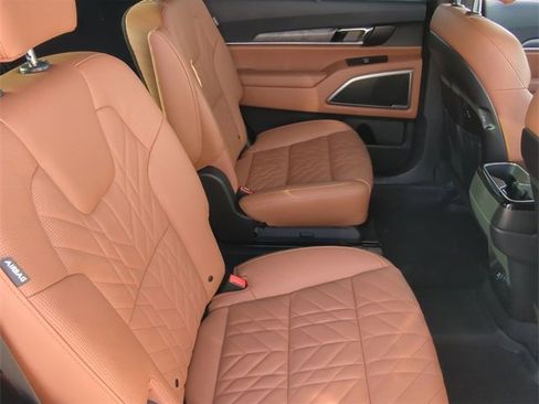 Used 2025 Kia Telluride AWD image 16