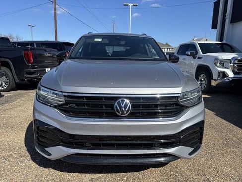 Used 2022 Volkswagen Tiguan SE R-Line image 2