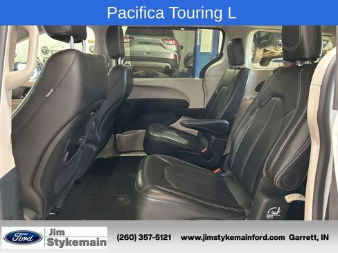 Used 2024 Chrysler Pacifica Touring-L FWD image 36