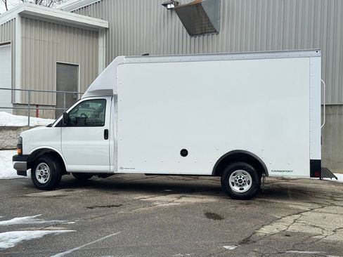 New 2026 GMC Savana 3500 w/ Driver Convenience Package image 5