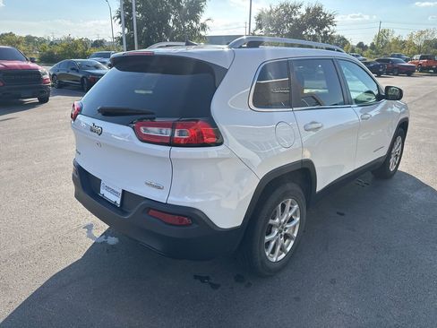 Used 2017 Jeep Cherokee Latitude w/ Cold Weather Group image 3