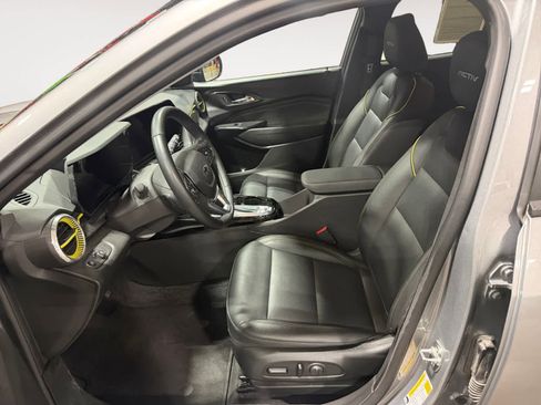 Used 2024 Chevrolet Trax ACTIV w/ Sunroof Package FWD image 10