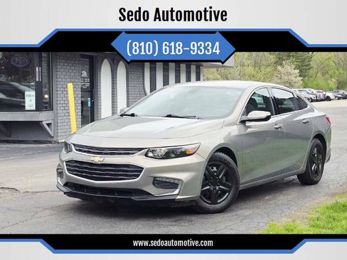 Used 2017 Chevrolet Malibu LT FWD image 1