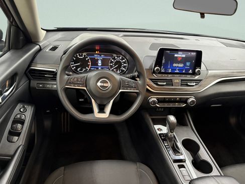 Used 2025 Nissan Altima 2.5 SV AWD/4WD image 10