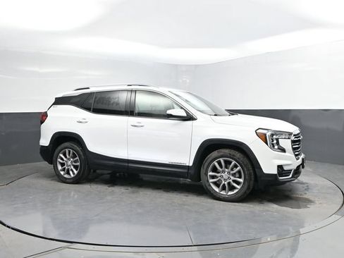 Used 2024 GMC Terrain SLT AWD/4WD image 3