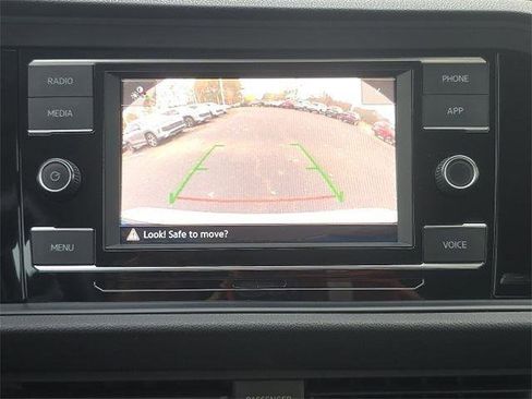 Used 2024 Volkswagen Jetta SE image 11