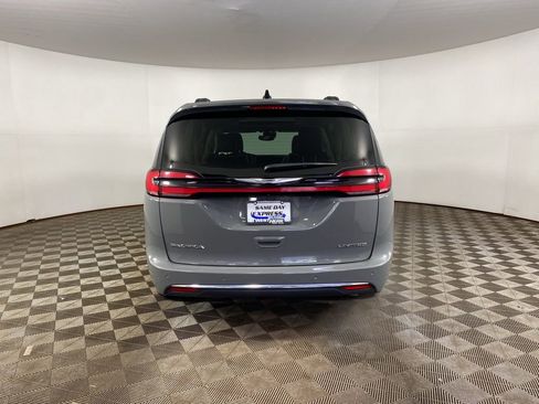 Used 2023 Chrysler Pacifica Limited image 6