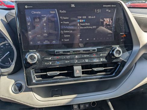 Used 2020 Toyota Highlander Limited image 13