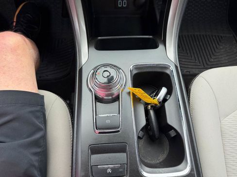 Used 2019 Ford Fusion SE w/ Equipment Group 151A FWD image 16