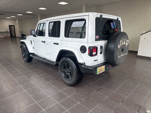 Used 2023 Jeep Wrangler Unlimited Sahara AWD/4WD image 4
