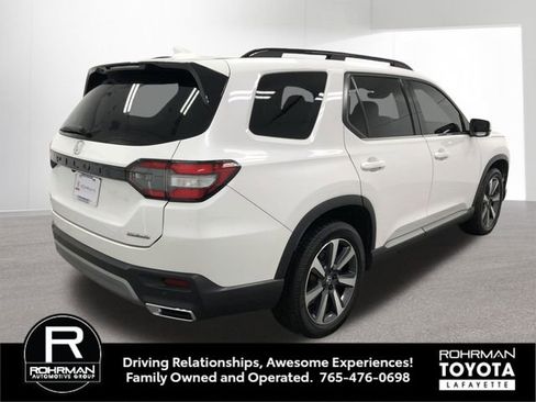 Used 2023 Honda Pilot Touring image 6