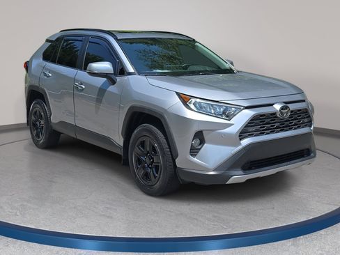 Used 2019 Toyota RAV4 Limited w/ Cold Weather Package FWD image 3