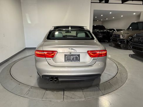 Used 2017 Jaguar XE Premium image 14