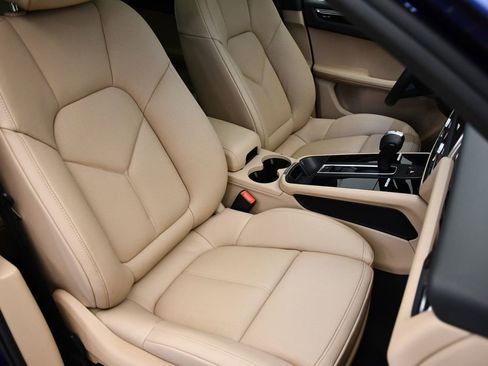 Used 2025 Porsche Macan image 47