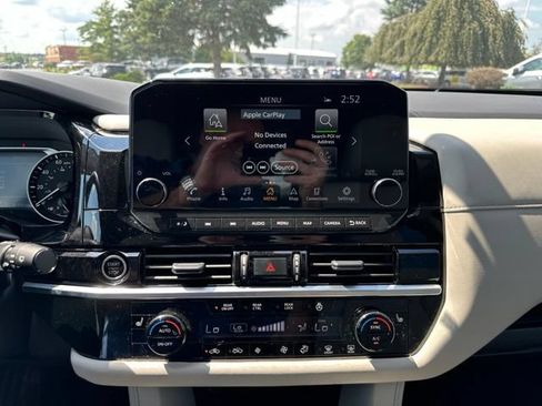 Used 2024 Nissan Pathfinder SL AWD/4WD image 32