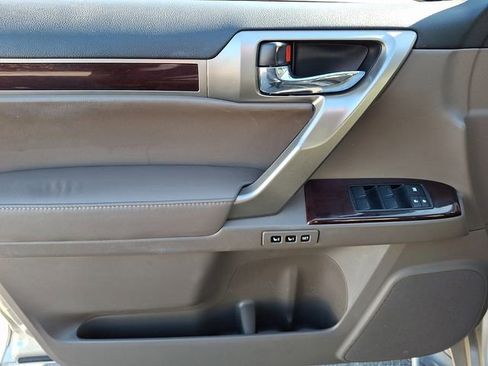 Used 2016 Lexus GX 460 image 16
