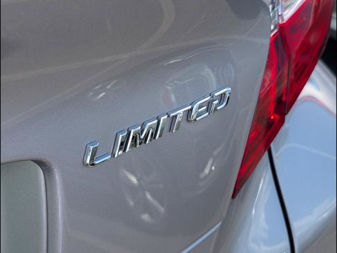Used 2019 Toyota C-HR Limited FWD image 8