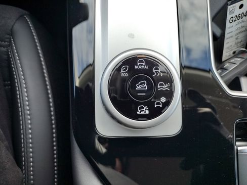 New 2026 Mitsubishi Outlander SE image 21