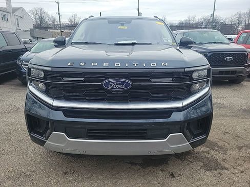 Certified 2025 Ford Expedition Max Platinum image 2