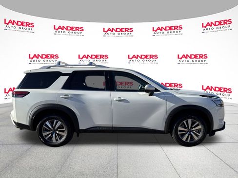 Used 2023 Nissan Pathfinder SL image 2