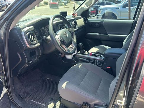 Used 2019 Toyota Tacoma SR5 AWD/4WD image 7