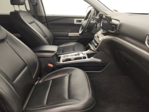 Used 2021 Ford Explorer XLT w/ Equipment Group 202A RWD image 21