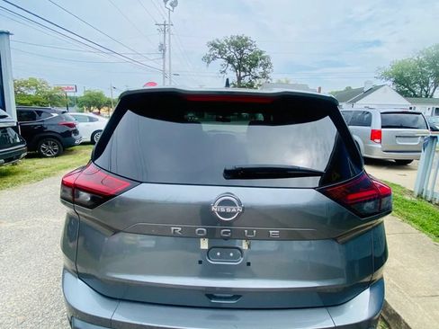 Used 2024 Nissan Rogue S FWD image 18