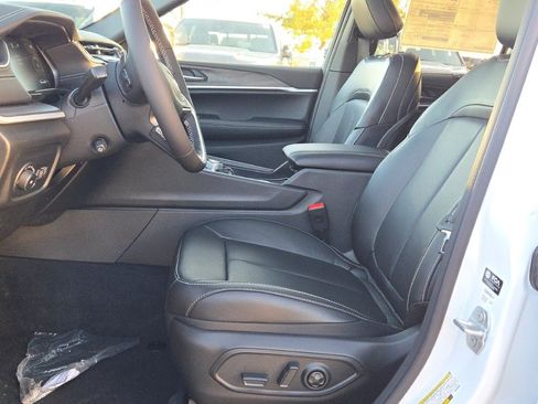 New 2025 Jeep Grand Cherokee Limited w/ Luxury Tech Group II image 25