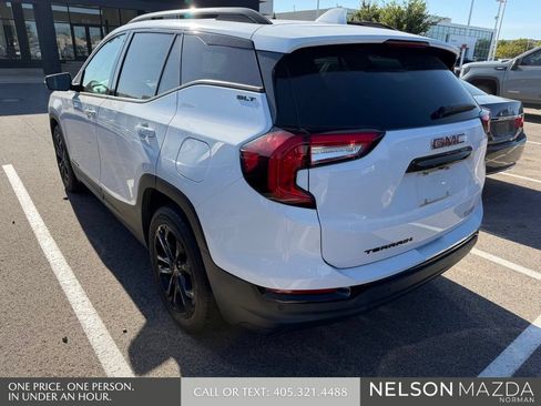 Used 2022 GMC Terrain SLT w/ Infotainment Package II FWD image 9