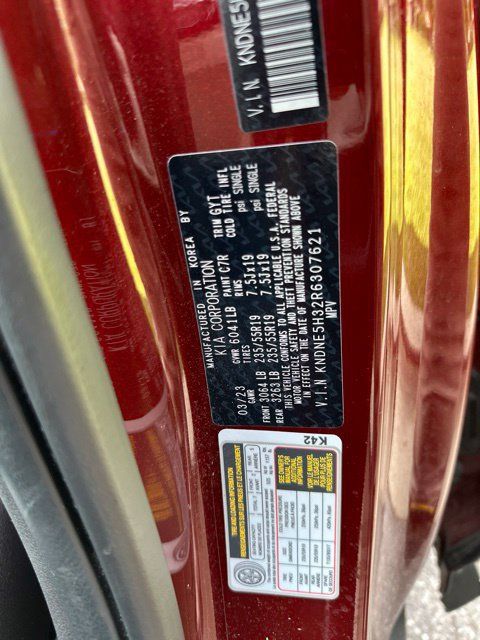 Certified 2024 Kia Carnival SX Prestige FWD image 33