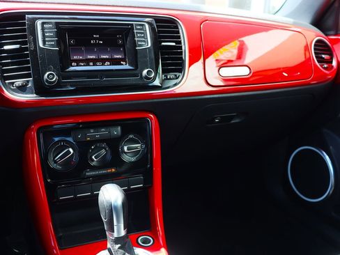 Used 2018 Volkswagen Beetle 2.0T SE image 43