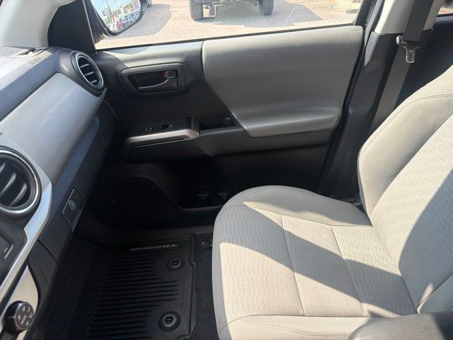 Used 2019 Toyota Tacoma SR5 AWD/4WD image 29