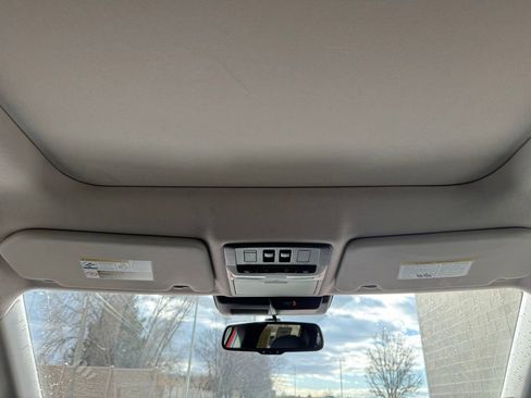 Used 2024 Mitsubishi Outlander SE image 19