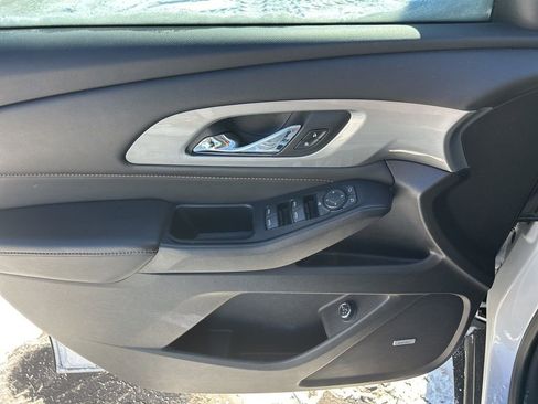 Used 2018 Chevrolet Traverse LT image 9