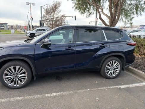 Used 2024 Toyota Highlander Platinum image 10