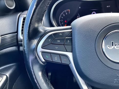 Used 2020 Jeep Grand Cherokee Laredo image 23