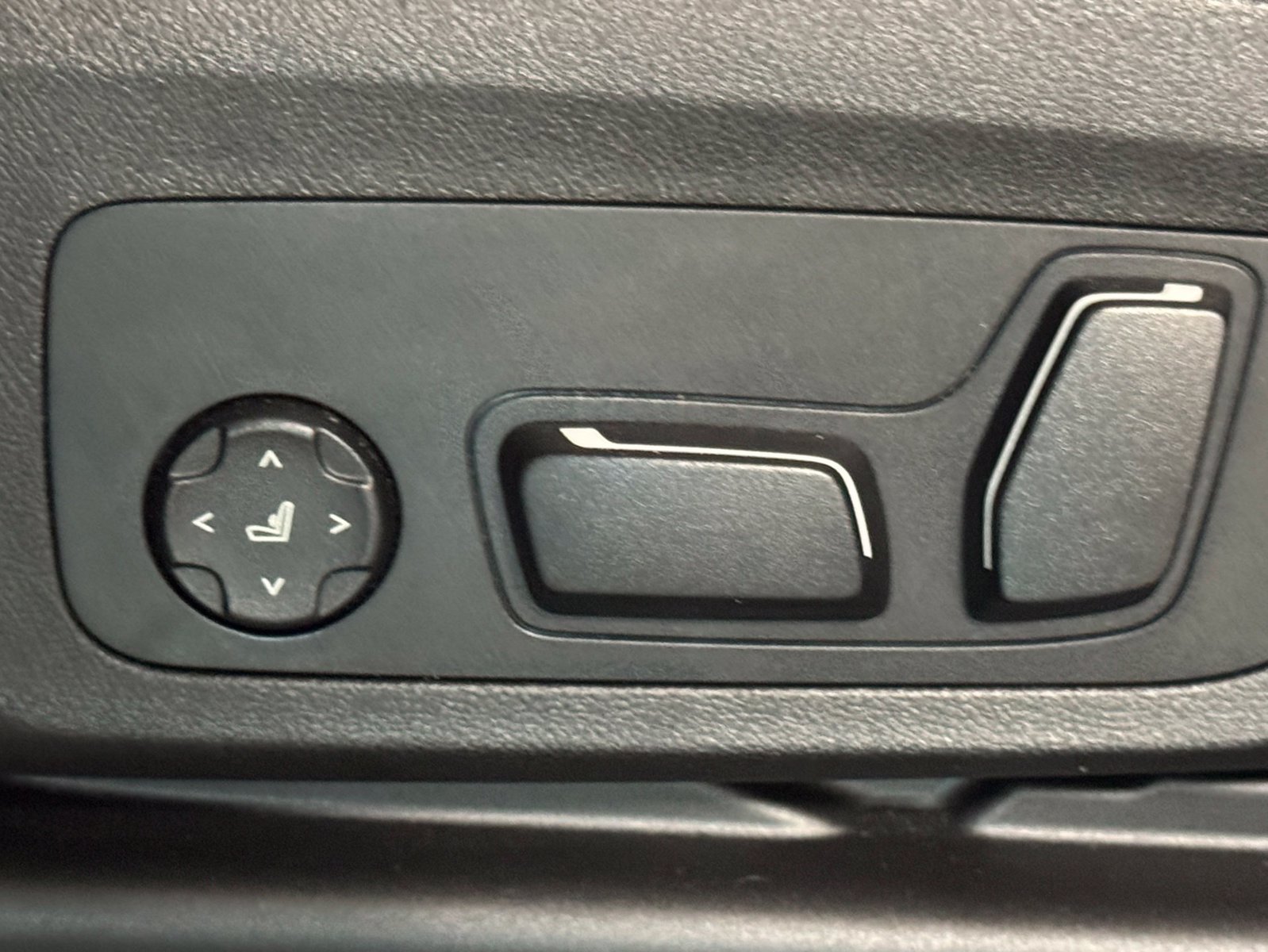 Used 2025 BMW X4 xDrive30i AWD/4WD image 18