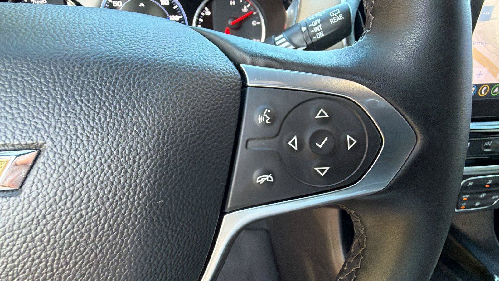 Used 2023 Chevrolet Traverse Premier FWD image 31