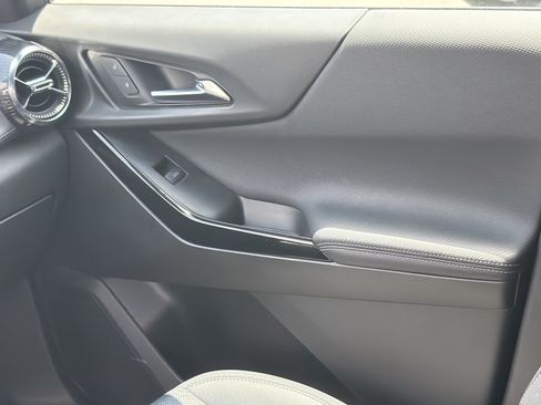 Used 2025 Chevrolet Equinox LT w/ Convenience Package II FWD image 44