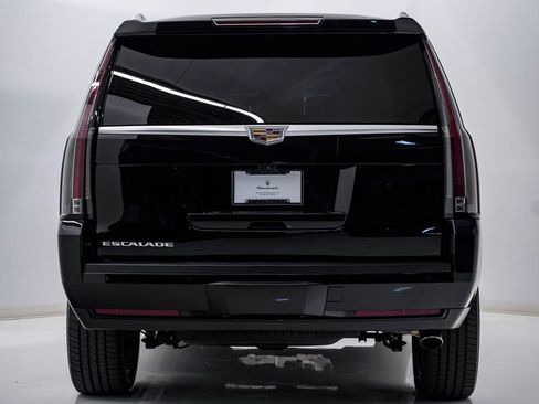 Used 2019 Cadillac Escalade Luxury AWD/4WD image 7