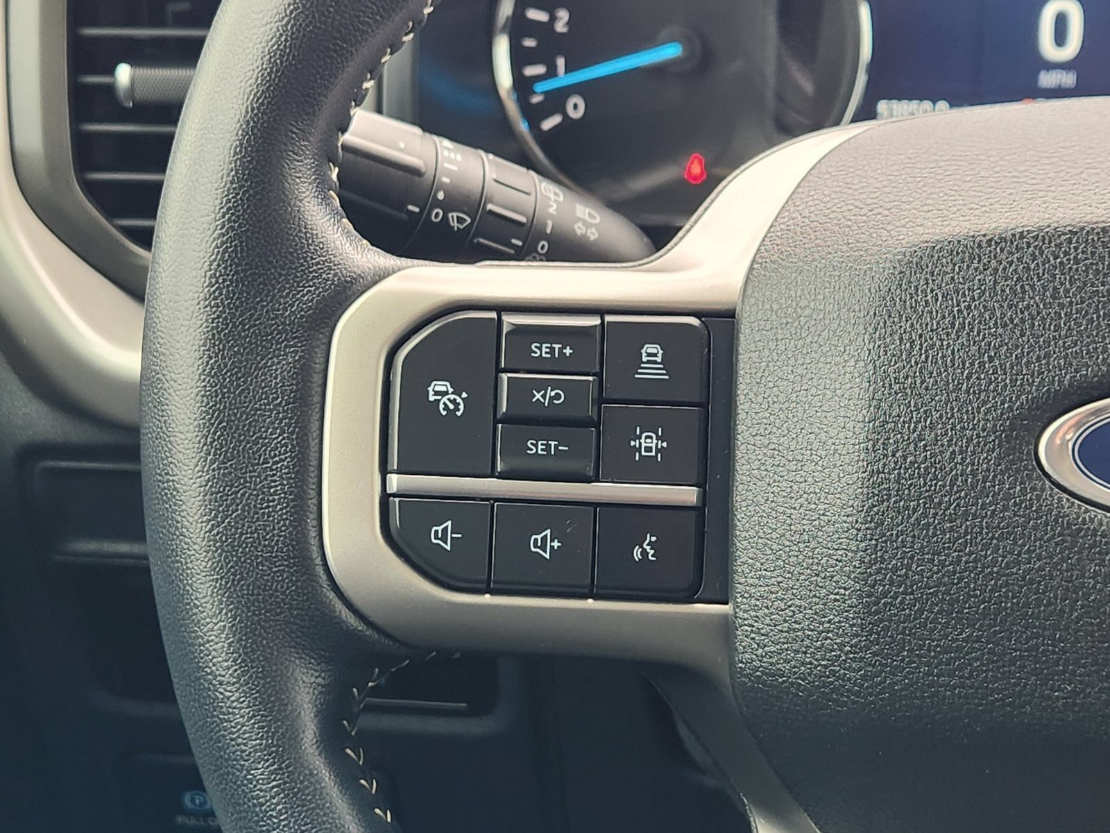 Used 2023 Ford Expedition XLT AWD/4WD image 28