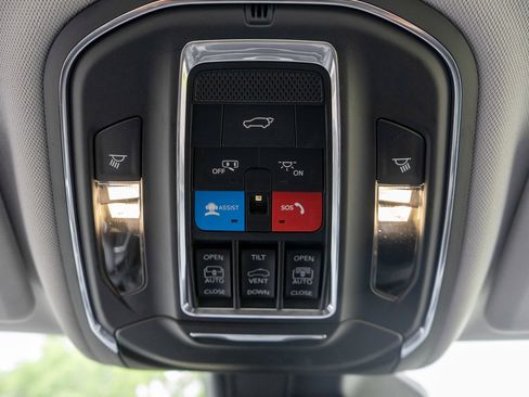 Used 2022 Jeep Grand Cherokee Limited 4xe w/ Luxury Tech Group II AWD/4WD image 24