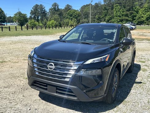Used 2024 Nissan Rogue S FWD image 1