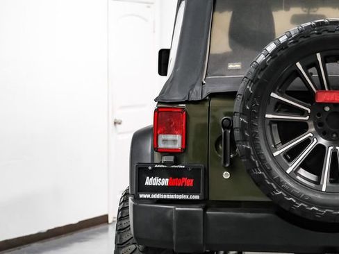 Used 2016 Jeep Wrangler Unlimited Rubicon w/ Connectivity Group image 36