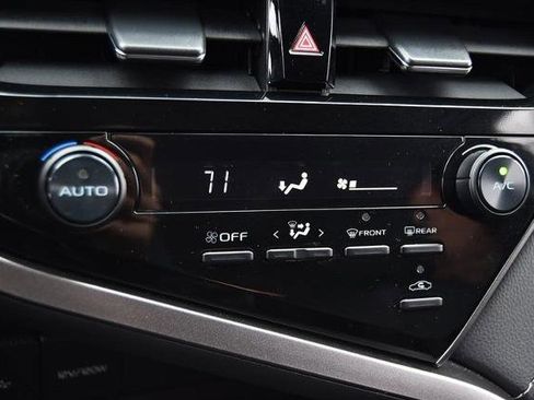 Used 2021 Toyota Camry SE image 14