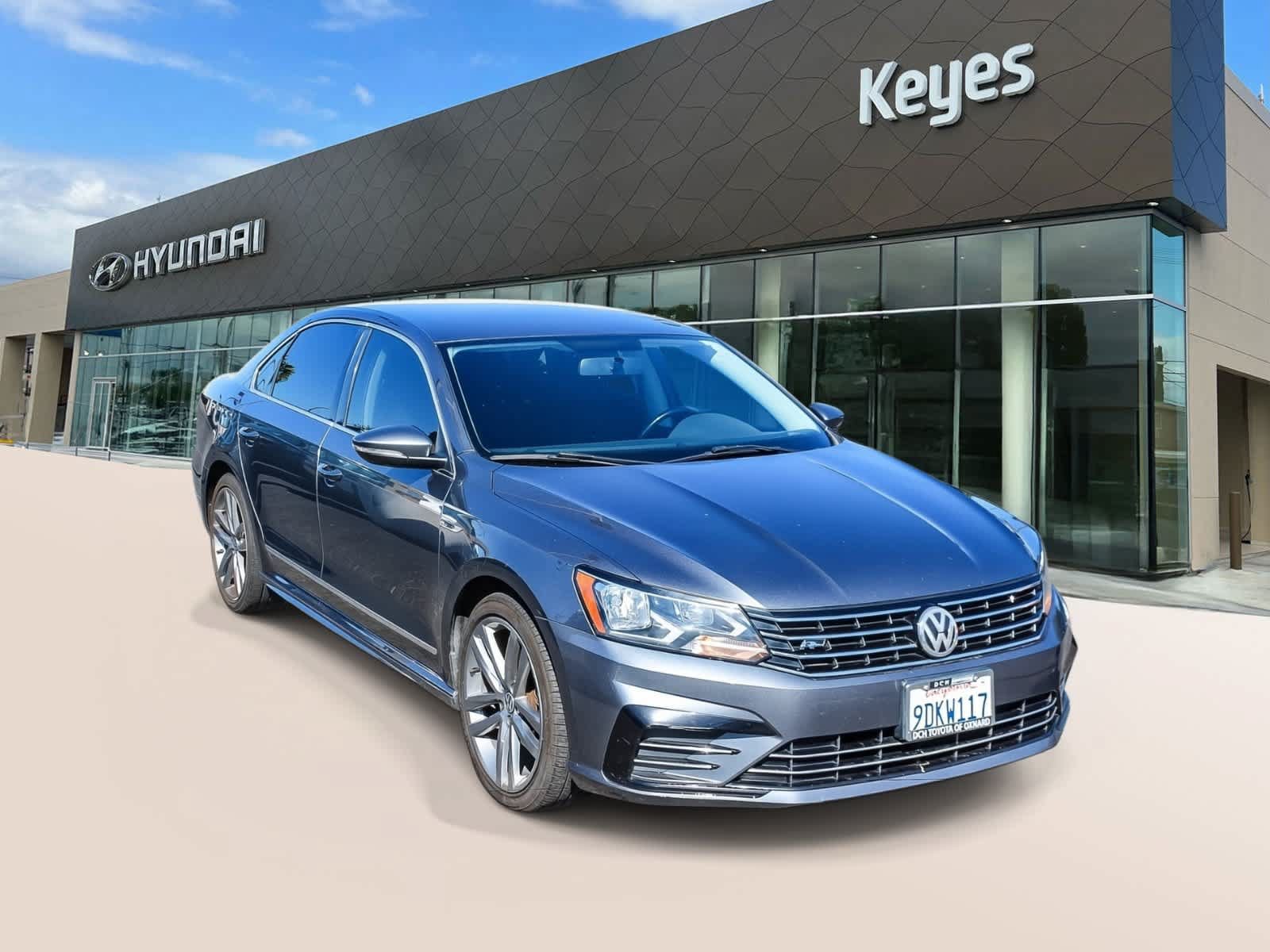 Used 2017 Volkswagen Passat 1.8T R-Line FWD image 3