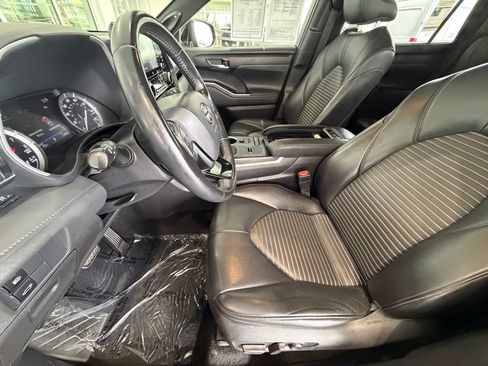 Used 2021 Toyota Highlander XSE FWD image 20
