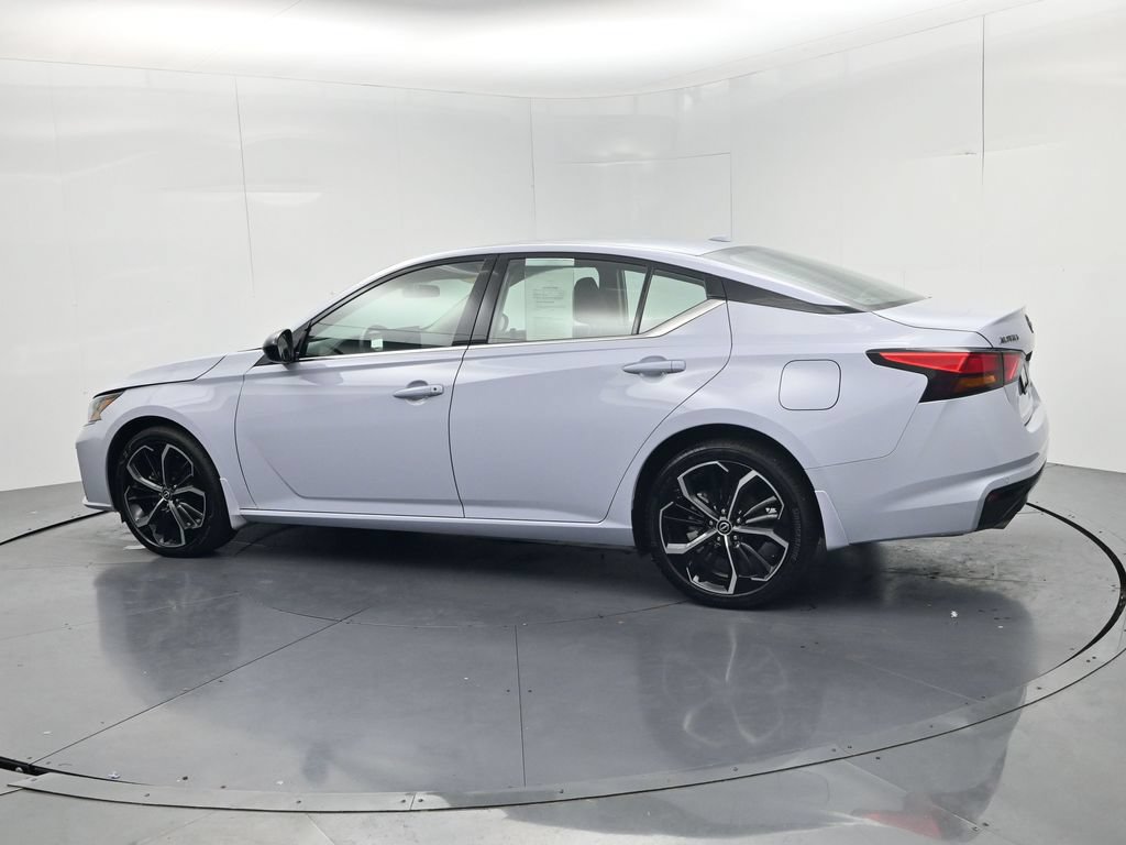 Used 2024 Nissan Altima 2.5 SR w/ SR Premium Package AWD/4WD image 5
