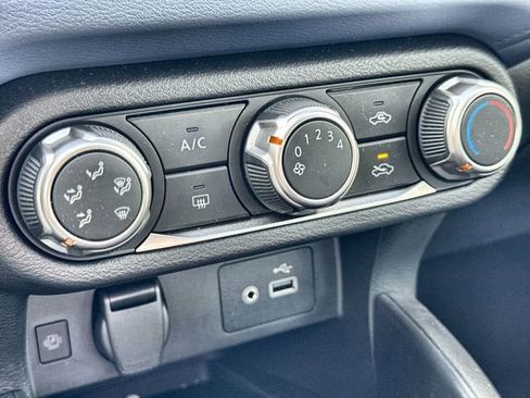 Used 2024 Nissan Versa SV w/ Trunk Package image 38